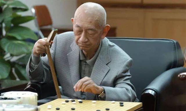 Playing Go board